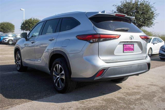 used 2021 Toyota Highlander car, priced at $29,886