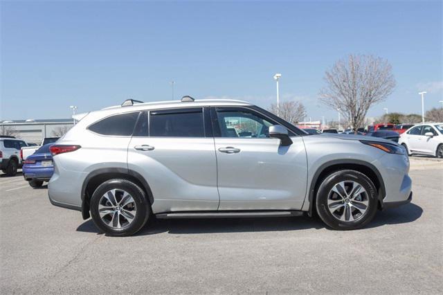 used 2022 Toyota Highlander car, priced at $38,356