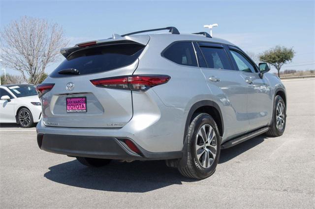 used 2022 Toyota Highlander car, priced at $38,356