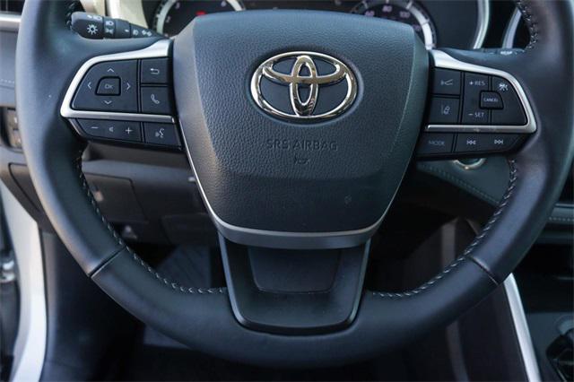 used 2022 Toyota Highlander car, priced at $38,356