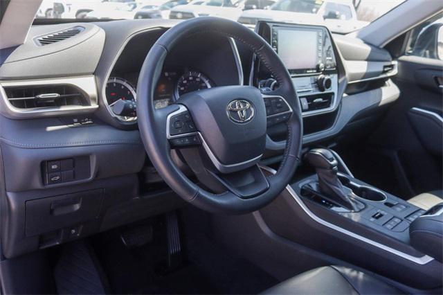 used 2022 Toyota Highlander car, priced at $38,356