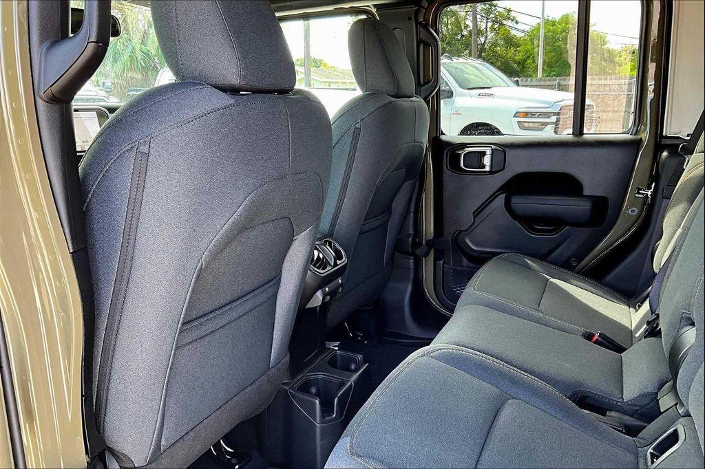 new 2025 Jeep Gladiator car, priced at $38,832