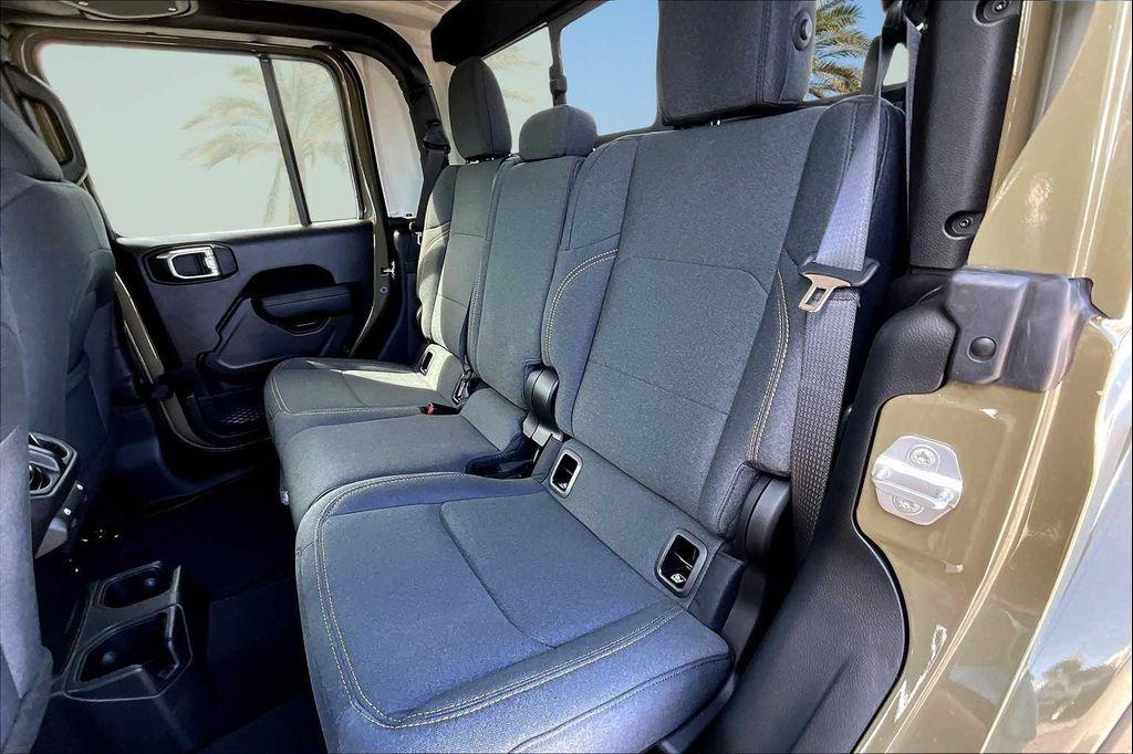 new 2025 Jeep Gladiator car, priced at $38,832