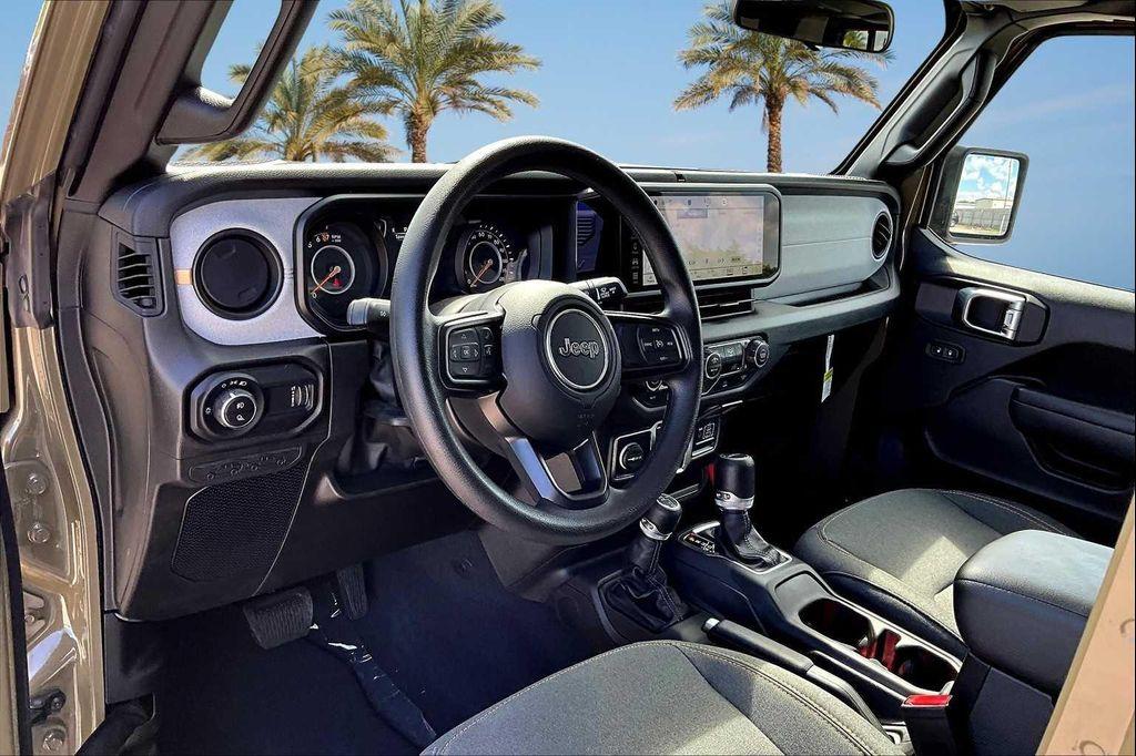 new 2025 Jeep Gladiator car, priced at $38,832