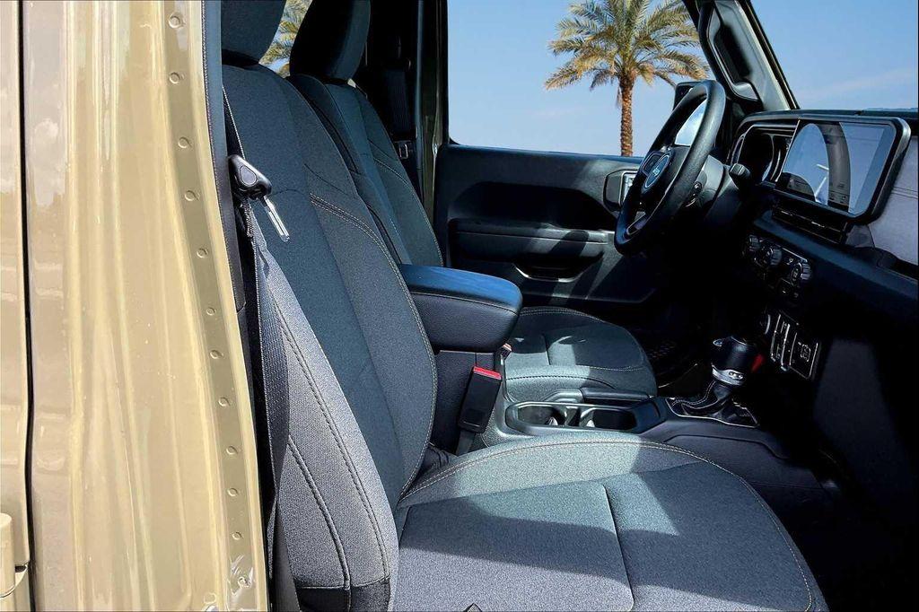 new 2025 Jeep Gladiator car, priced at $38,832