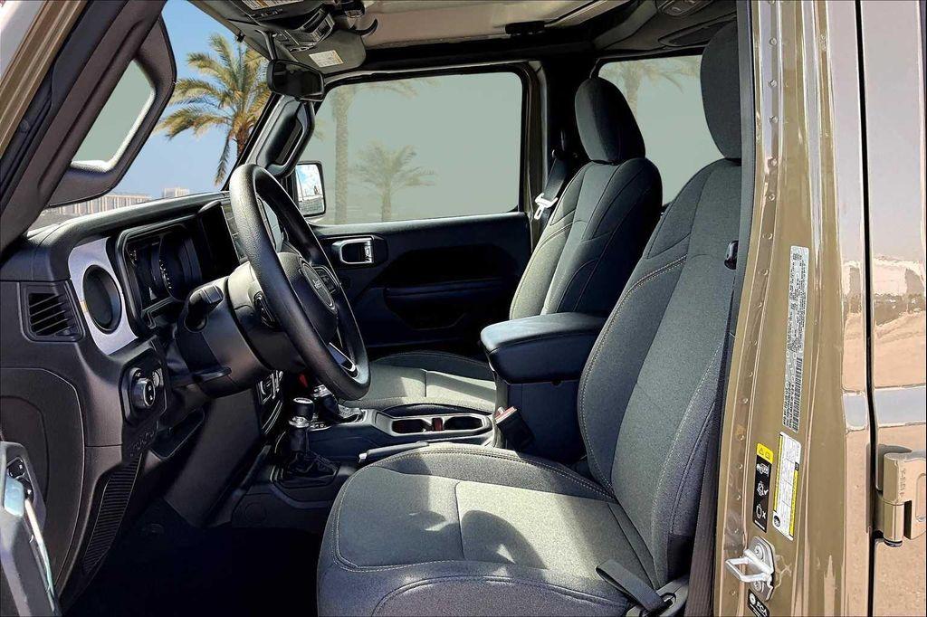 new 2025 Jeep Gladiator car, priced at $38,832