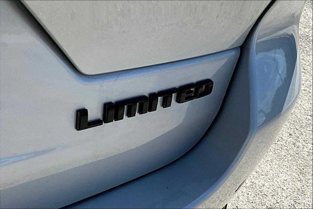 new 2025 Jeep Grand Cherokee car, priced at $43,033