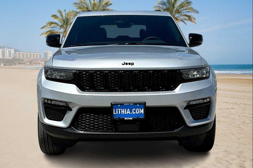 new 2025 Jeep Grand Cherokee car, priced at $43,033