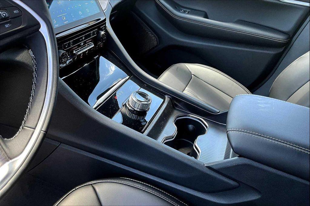 new 2025 Jeep Grand Cherokee car, priced at $43,033