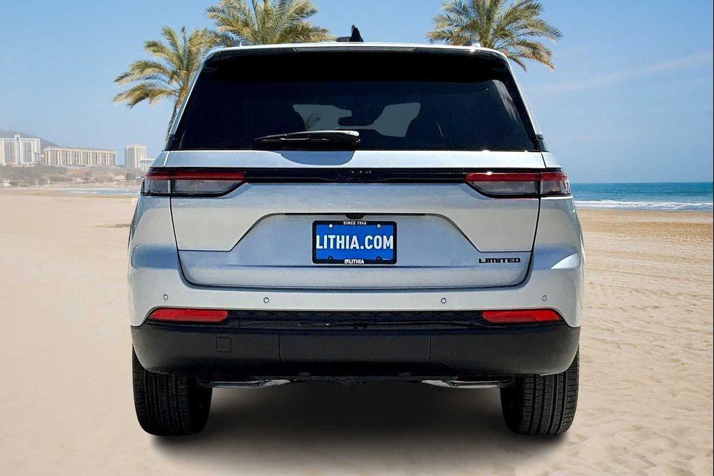 new 2025 Jeep Grand Cherokee car, priced at $43,033