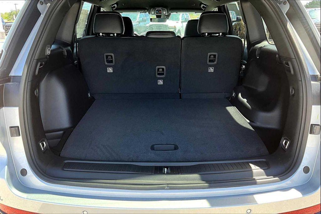 new 2025 Jeep Grand Cherokee car, priced at $43,033