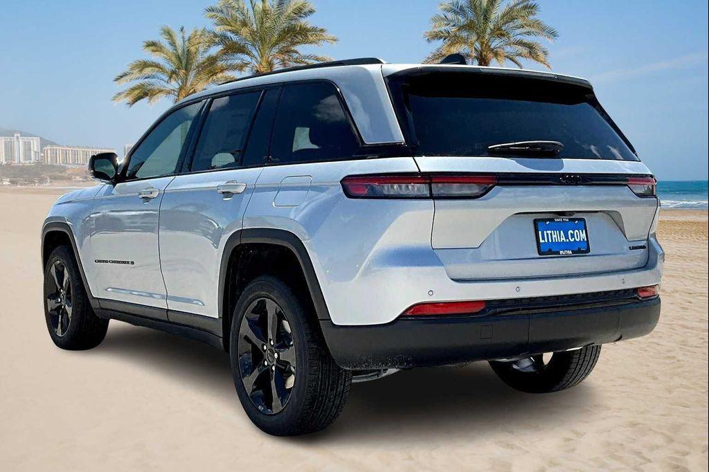 new 2025 Jeep Grand Cherokee car, priced at $43,033
