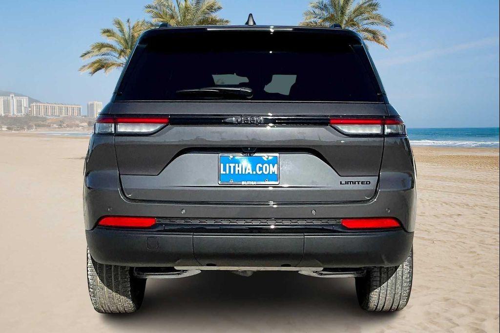 new 2025 Jeep Grand Cherokee car, priced at $40,533