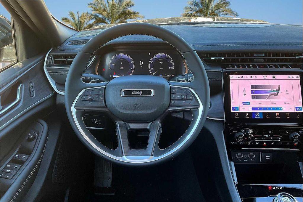 new 2025 Jeep Grand Cherokee car, priced at $40,533