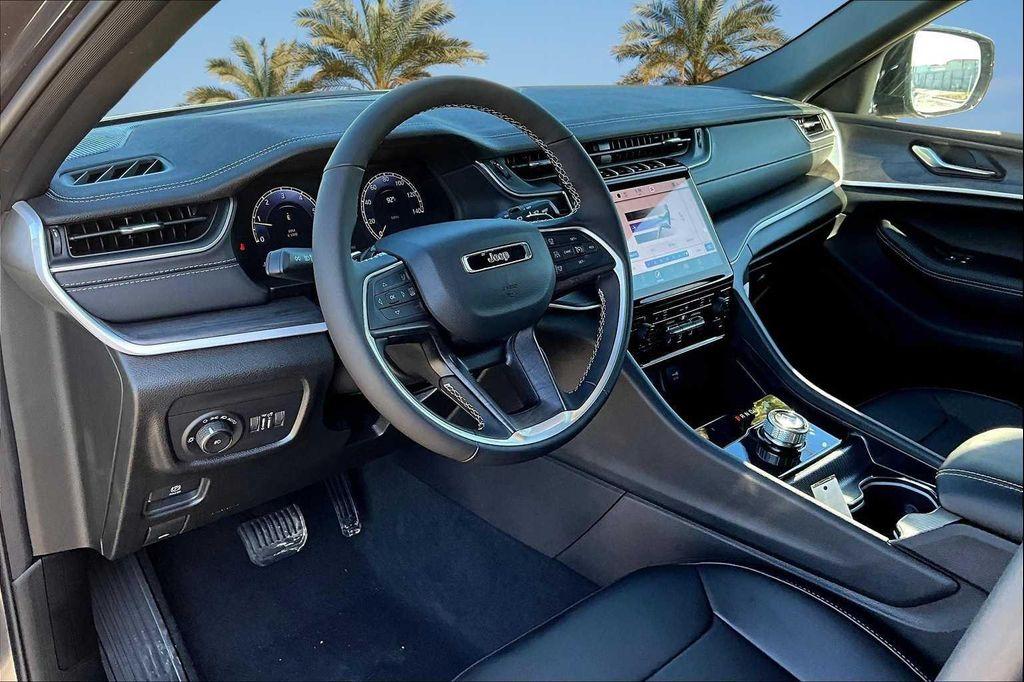 new 2025 Jeep Grand Cherokee car, priced at $40,533