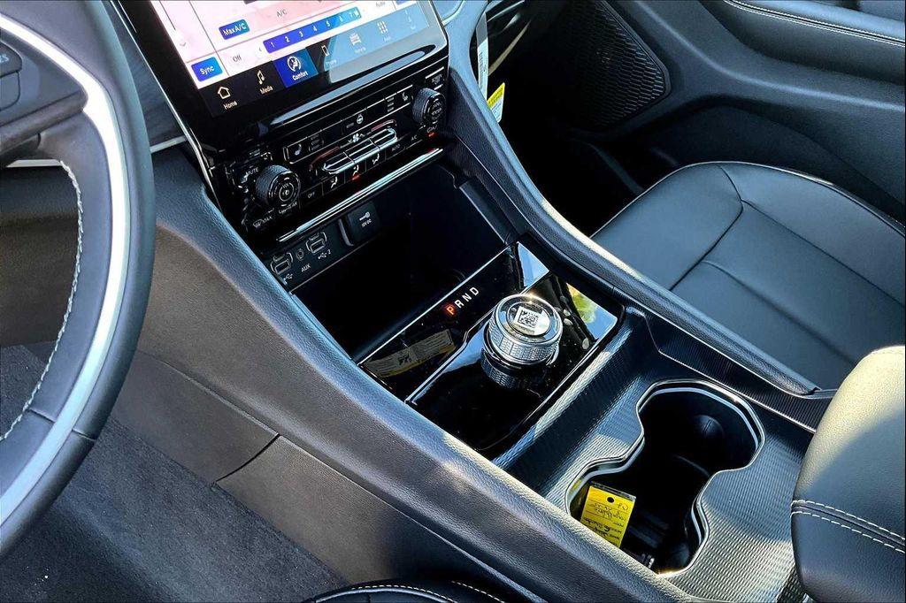 new 2025 Jeep Grand Cherokee car, priced at $40,533