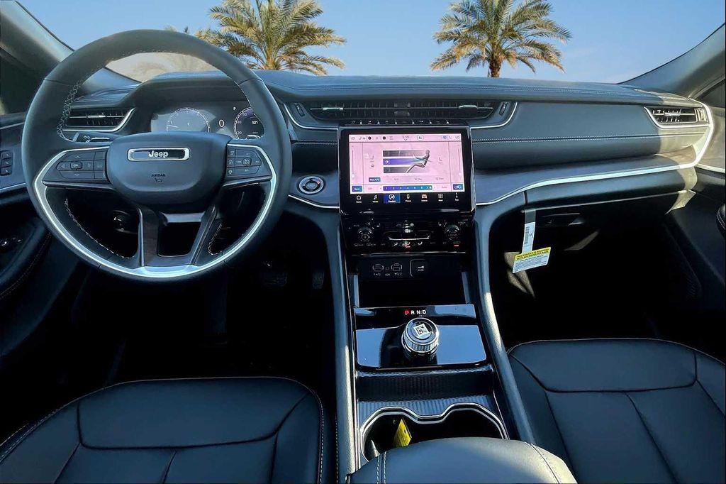 new 2025 Jeep Grand Cherokee car, priced at $40,533