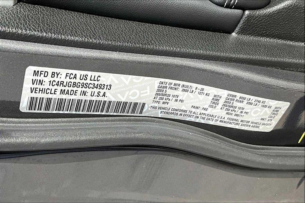 new 2025 Jeep Grand Cherokee car, priced at $40,533