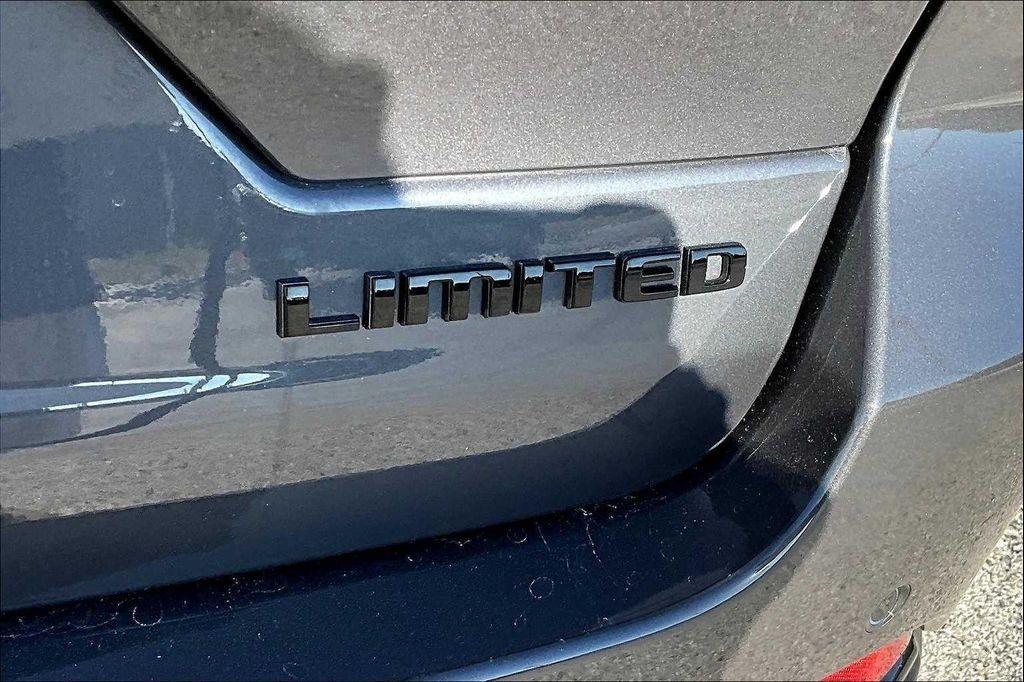 new 2025 Jeep Grand Cherokee car, priced at $40,533