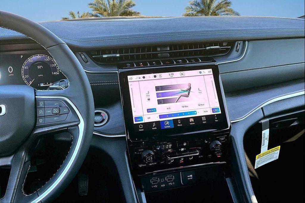 new 2025 Jeep Grand Cherokee car, priced at $40,533