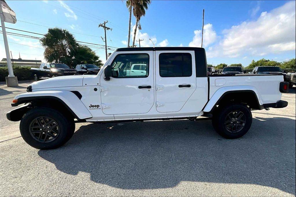 new 2025 Jeep Gladiator car, priced at $45,015