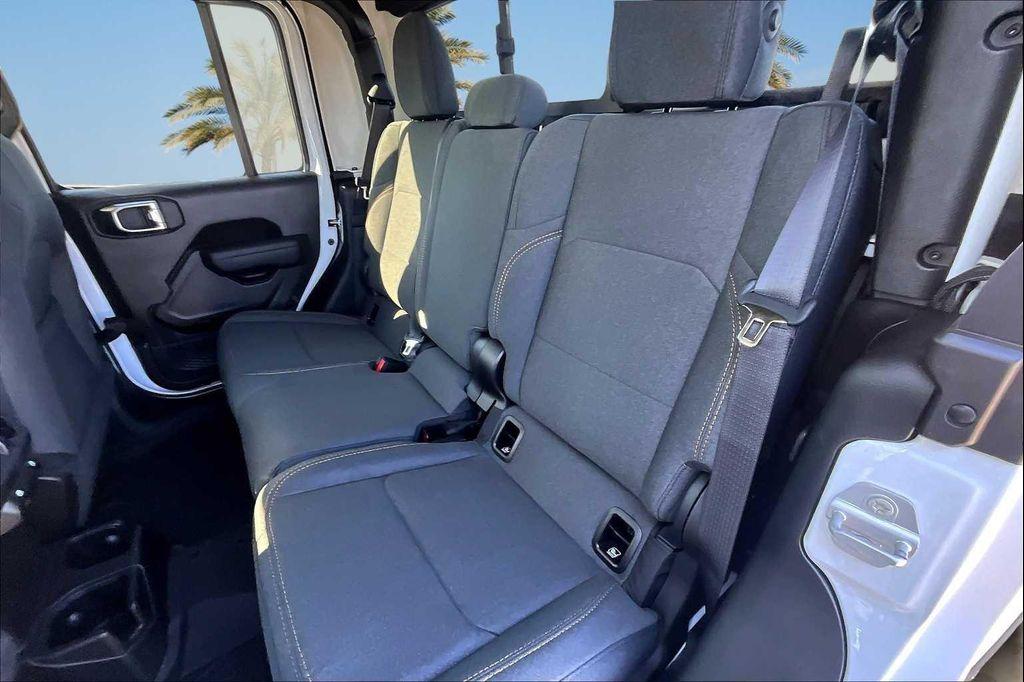 new 2025 Jeep Gladiator car, priced at $45,015
