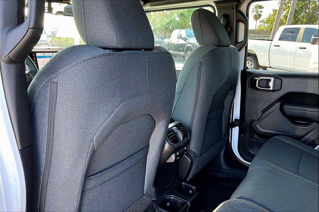 new 2025 Jeep Gladiator car, priced at $45,015