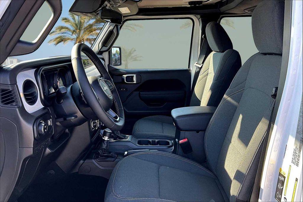 new 2025 Jeep Gladiator car, priced at $45,015