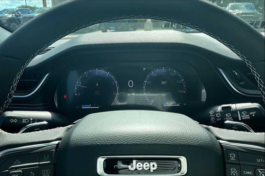 new 2025 Jeep Grand Cherokee car, priced at $40,053
