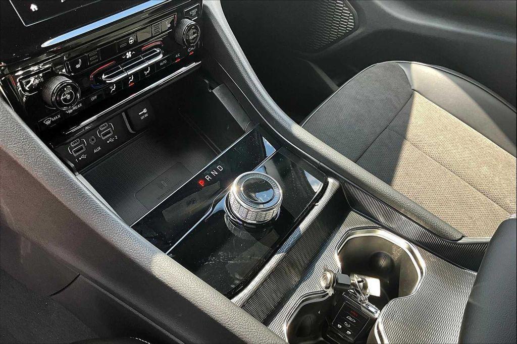 new 2025 Jeep Grand Cherokee car, priced at $40,053