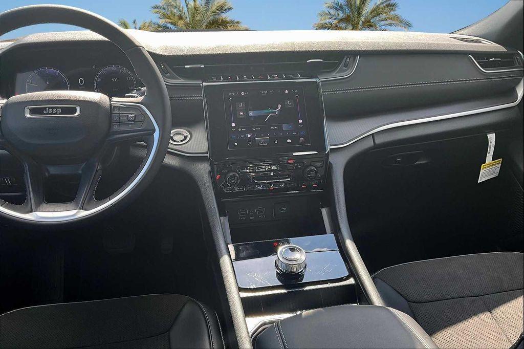 new 2025 Jeep Grand Cherokee car, priced at $40,053