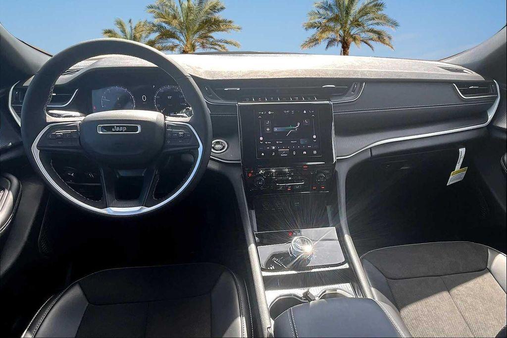 new 2025 Jeep Grand Cherokee car, priced at $40,053