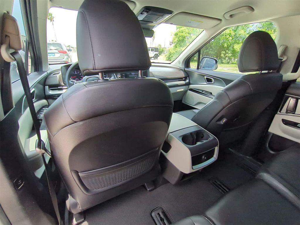 used 2023 Kia Carnival car