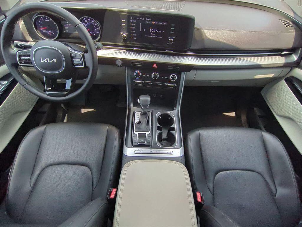 used 2023 Kia Carnival car