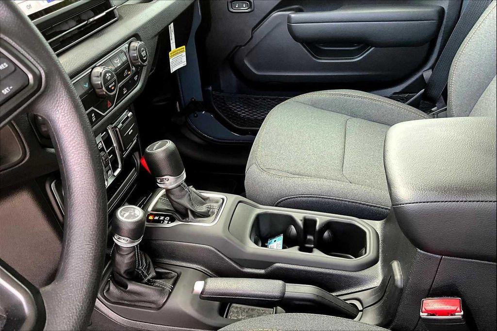 new 2025 Jeep Gladiator car, priced at $39,743