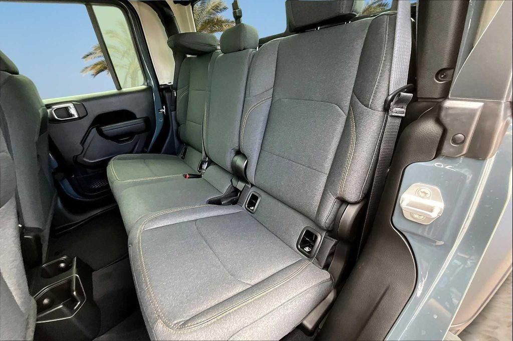 new 2025 Jeep Gladiator car, priced at $39,743