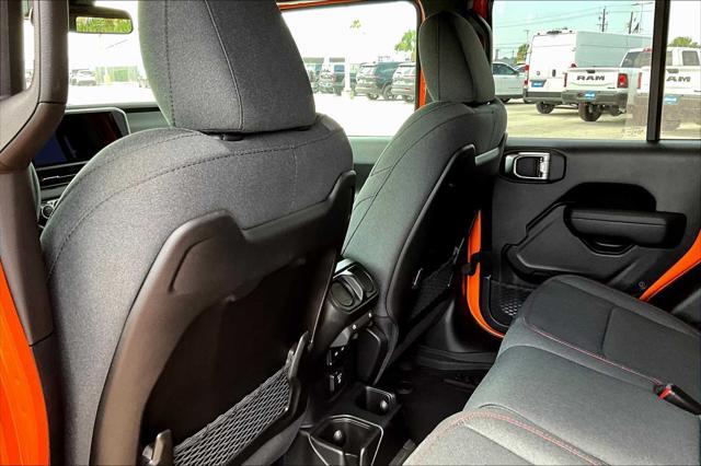 new 2025 Jeep Gladiator car, priced at $49,225