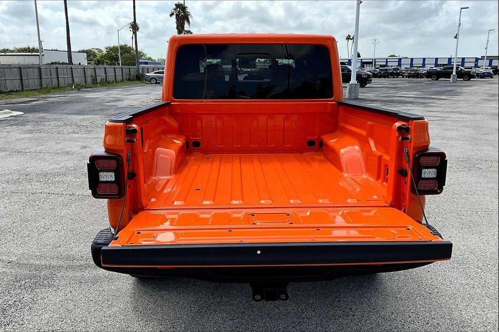 new 2025 Jeep Gladiator car, priced at $48,925