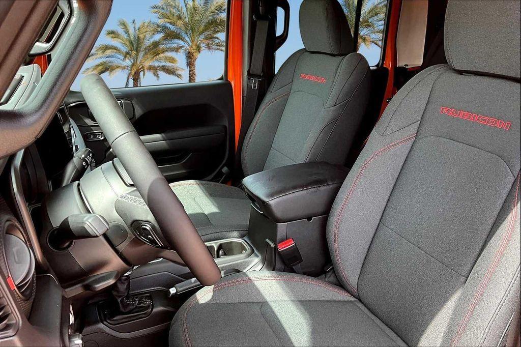 new 2025 Jeep Gladiator car, priced at $48,925