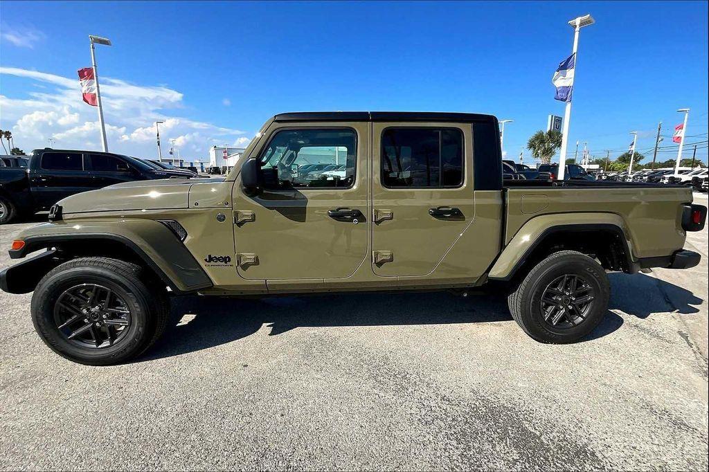 new 2025 Jeep Gladiator car, priced at $45,541