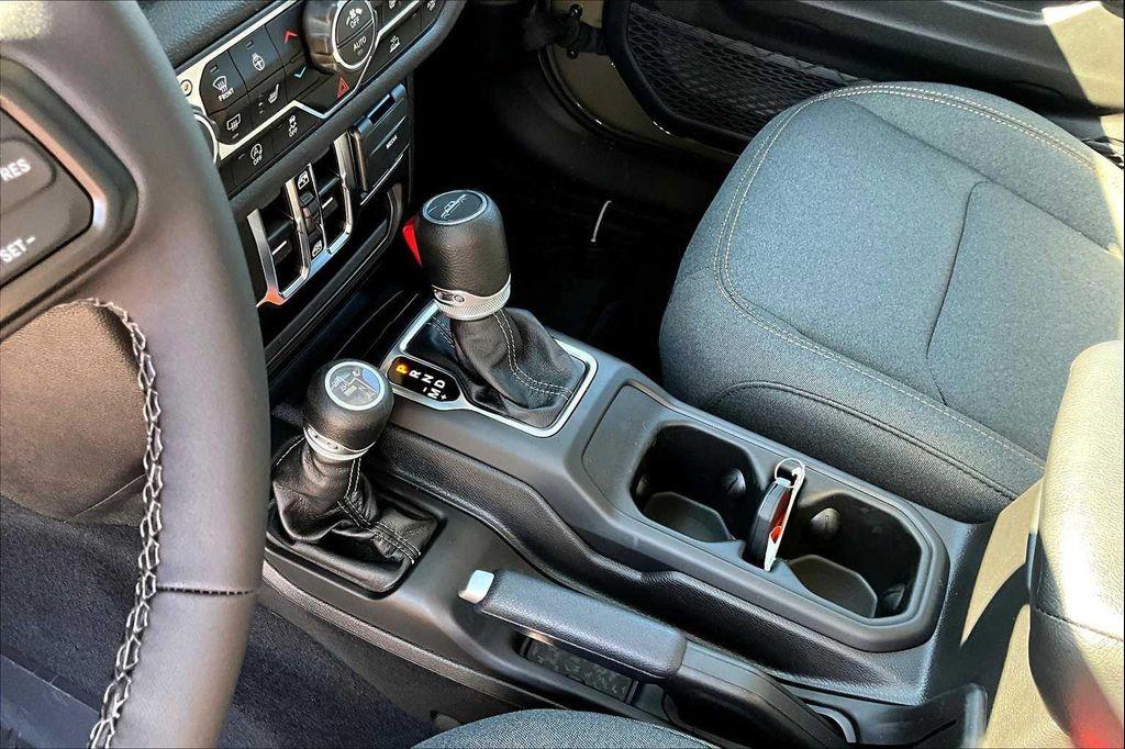 new 2025 Jeep Gladiator car, priced at $45,541