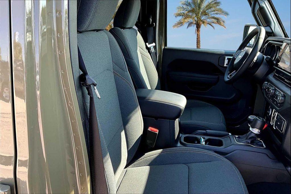 new 2025 Jeep Gladiator car, priced at $45,541