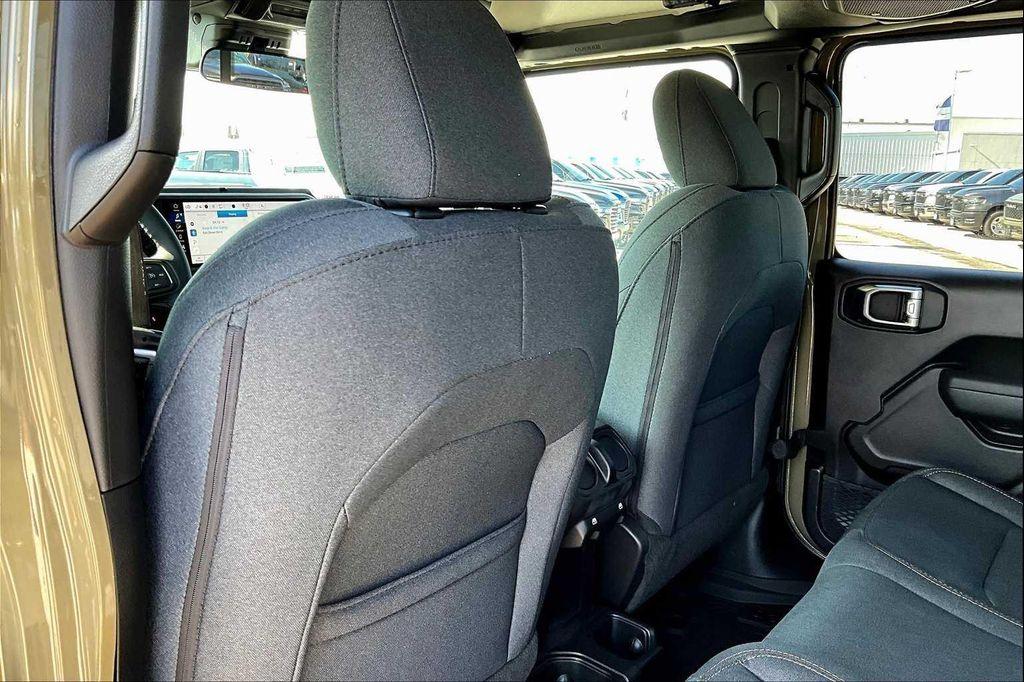 new 2025 Jeep Gladiator car, priced at $45,541
