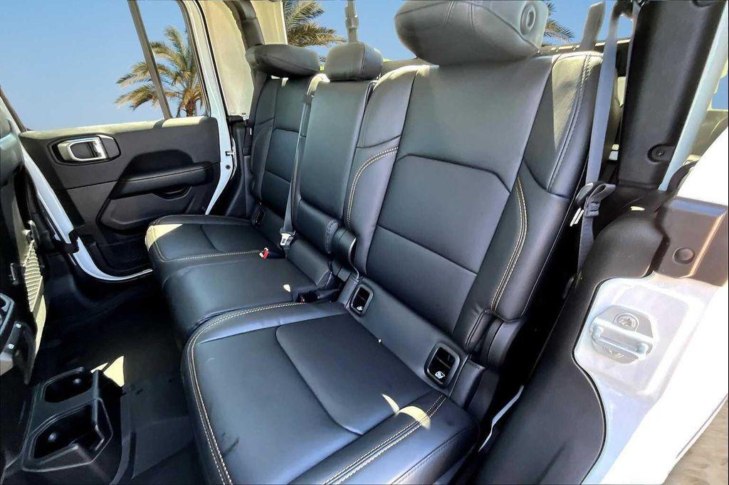 new 2025 Jeep Gladiator car, priced at $45,059