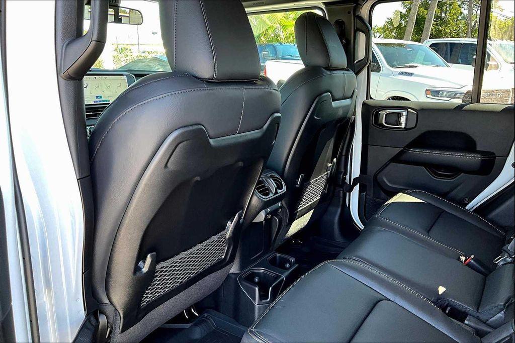 new 2025 Jeep Gladiator car, priced at $45,059