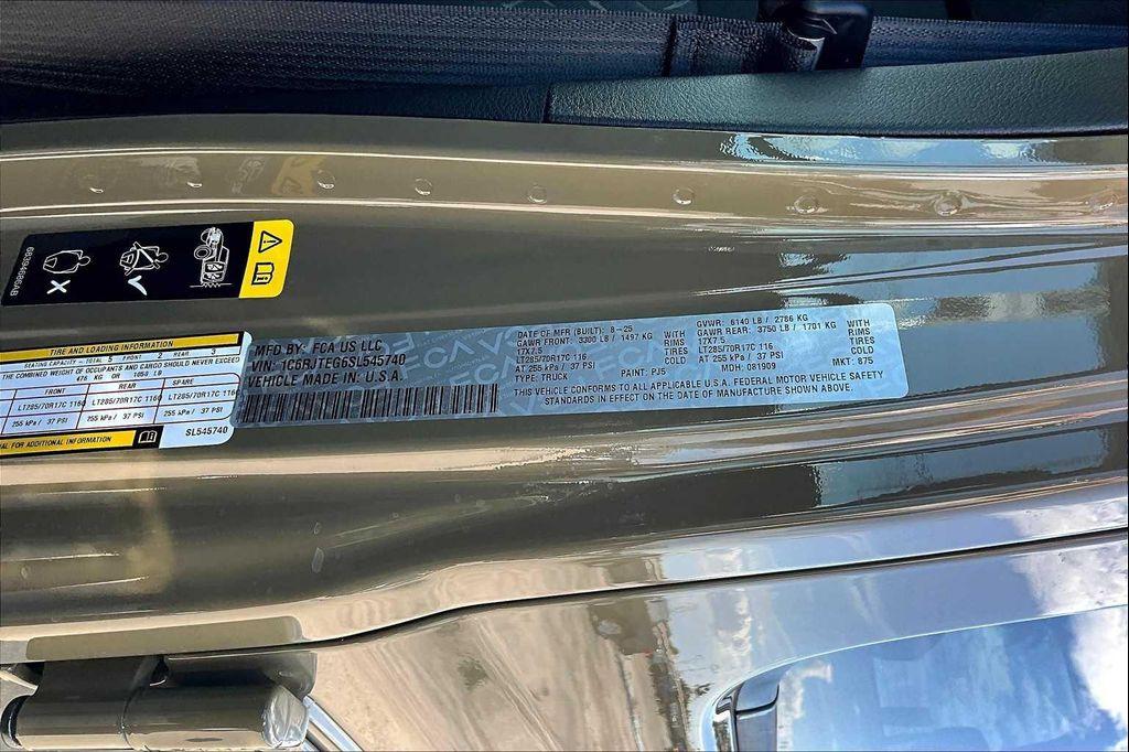 new 2025 Jeep Gladiator car, priced at $48,304