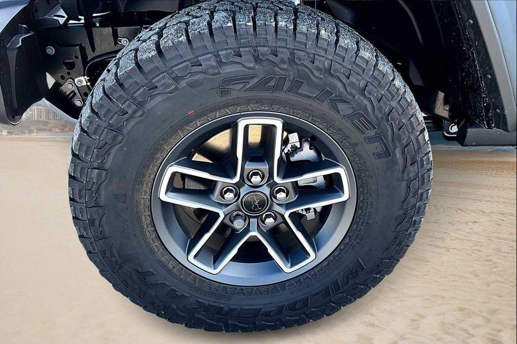 new 2025 Jeep Gladiator car, priced at $48,304