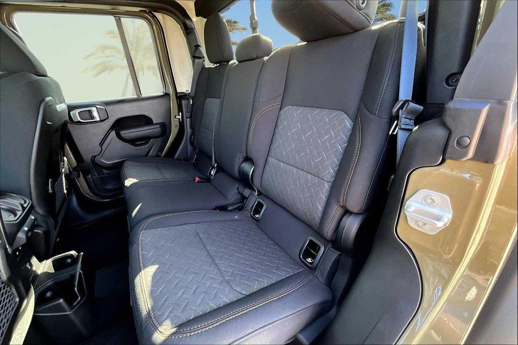 new 2025 Jeep Gladiator car, priced at $48,304