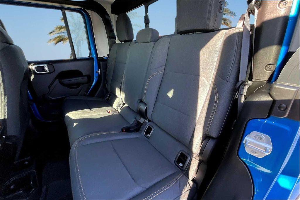 new 2025 Jeep Gladiator car, priced at $44,732