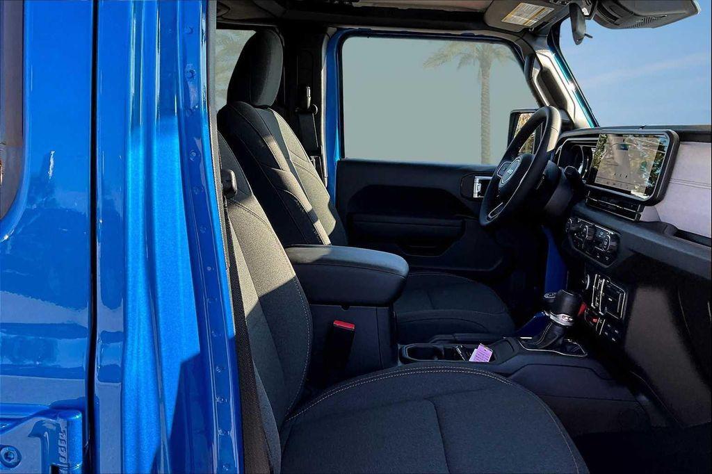 new 2025 Jeep Gladiator car, priced at $44,732